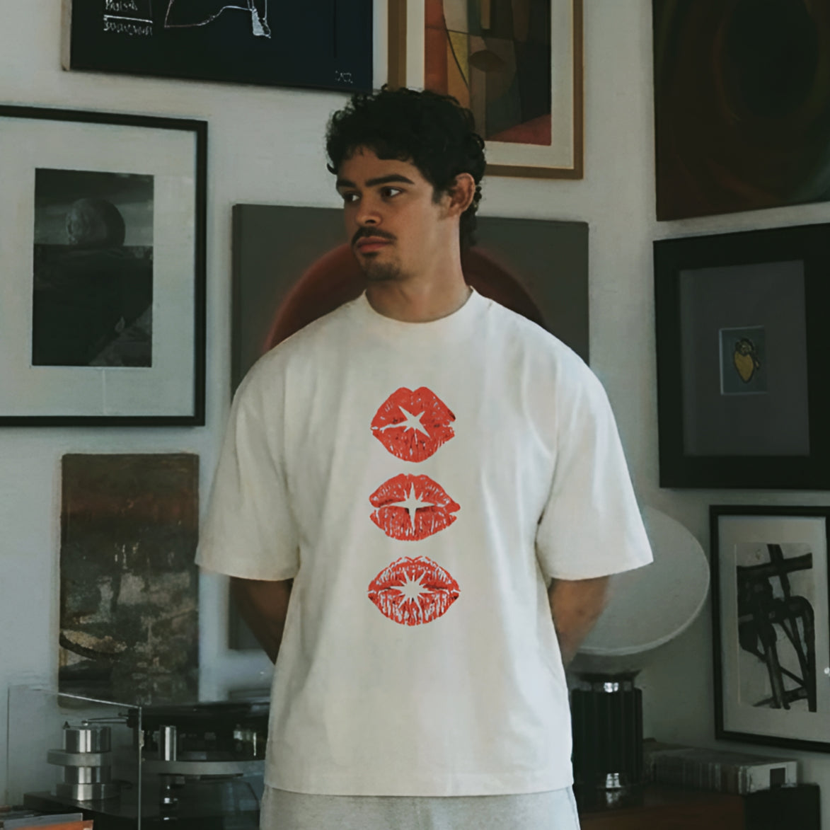 Cyber Kiss  - Oversized T-shirt